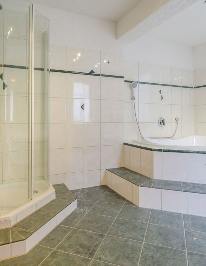Blick ins Badezimmer der Ferienwohnung im EG