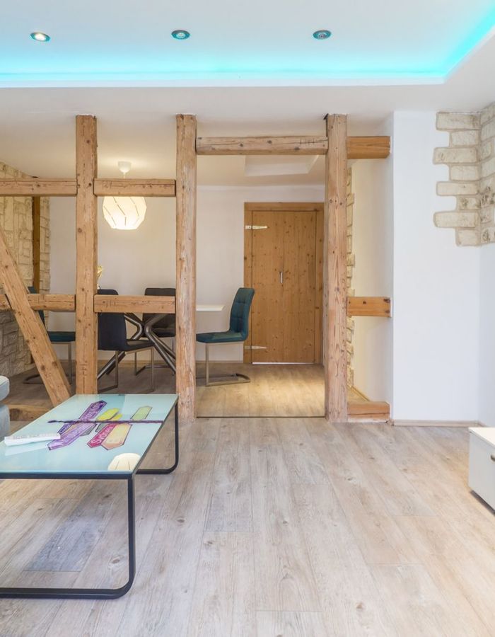 Blick ins Wohnzimmer der Ferienwohnung im EG